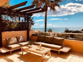 Malibu B2 - Luxury 2BR by Rafleys, Panoramic Sea Views, 7 mins Walk to the Beach